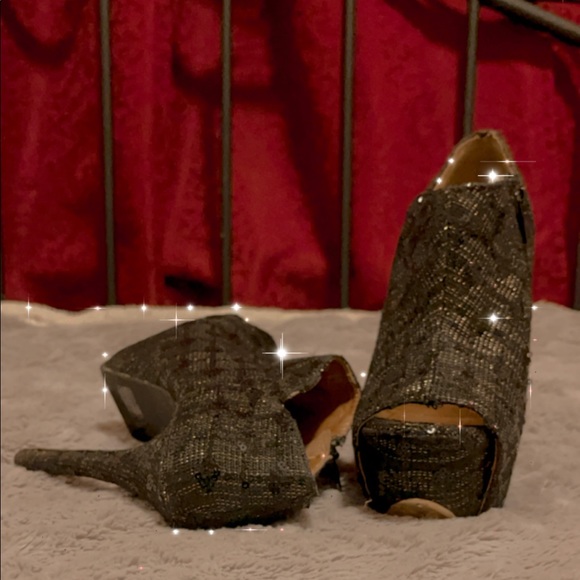 Heels - Picture 3 of 4